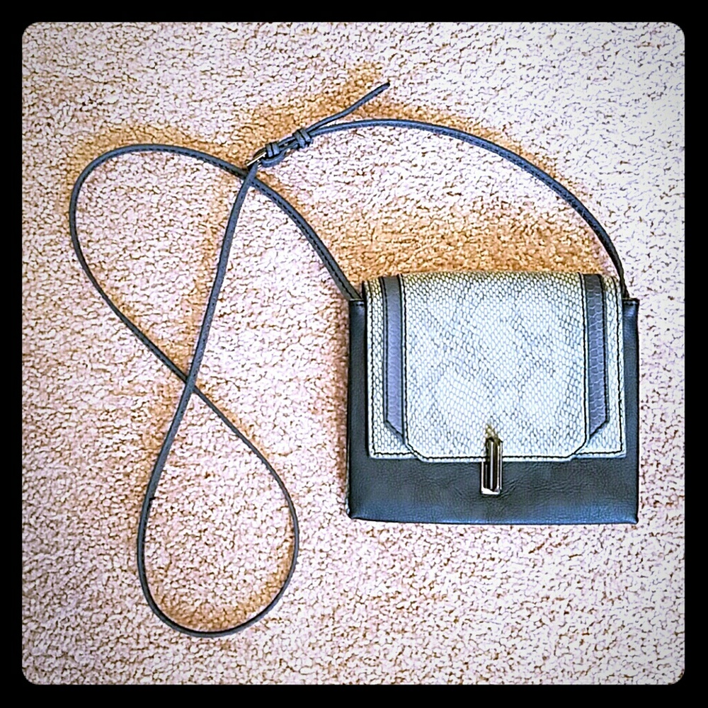 Classic Small Crossbody Purse!